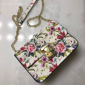 NWT! Steve Madden Floral Crossbody